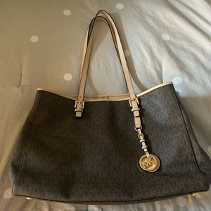 Mk purse 🎀💆🏻‍♀️